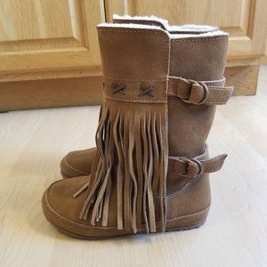 EUC Bearpaw Krystal Leather Fringe Wool Lined Pull On Boots, Size 7 but runs sm